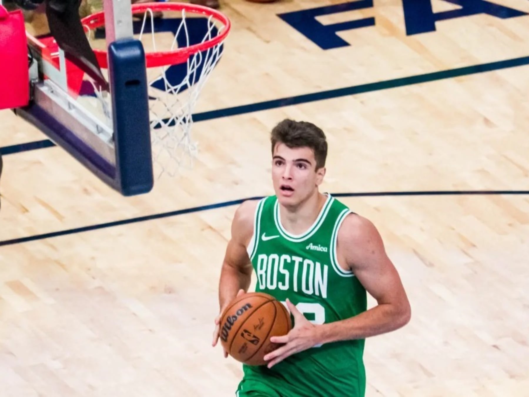 Los Celtics, González y la volcada que se quiso comer cinco pasos de más