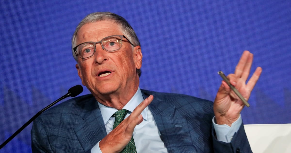 ¿Nos va a dejar la inteligencia artificial sin laburo y sin defensa? El alerta de Bill Gates que suena acá, cerca
