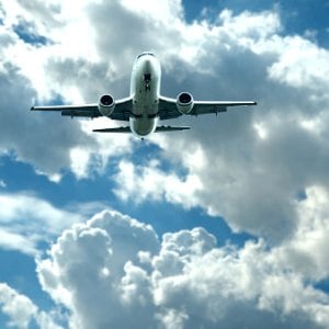 La Argentina sigue liderando la presión tributaria sobre los pasajes aéreos en la región, aunque ya muy lejos del pico de 2022