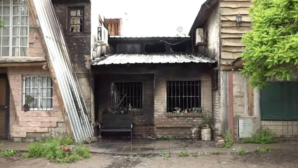 Firefighters contain a nighttime house fire in Neuquén without injuries