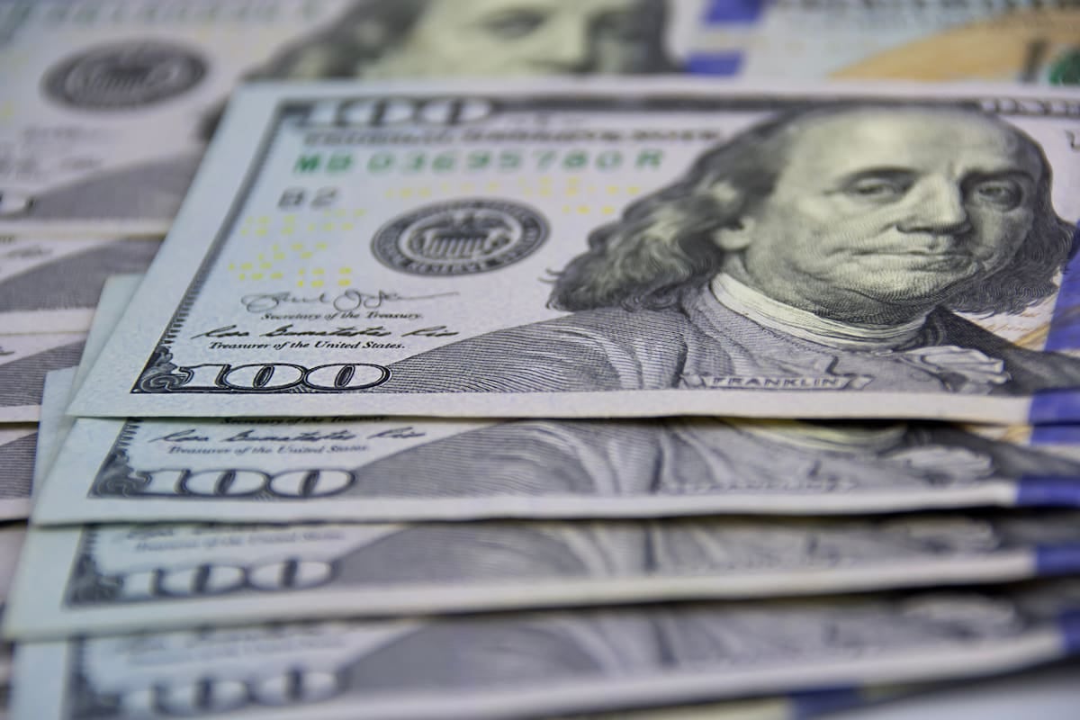 El dólar mantiene sus referencias del viernes mientras la inflación mensual llegó al 1,9%