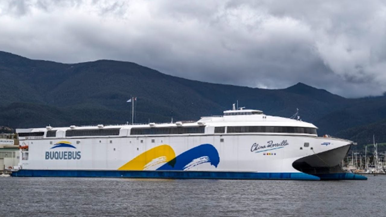 El China Zorrilla debutó entre Buenos Aires y Colonia: así es el catamarán eléctrico más grande del mundo